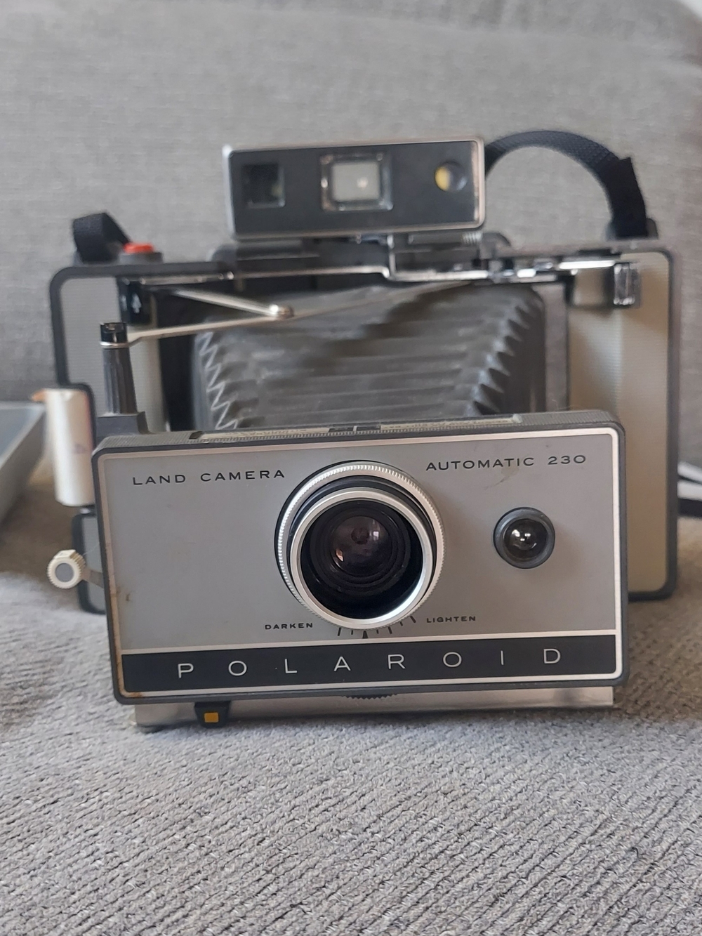 Polaroid Automatic 230 Land Camera Kit w/ Case, Flash, Bulbs & Manual